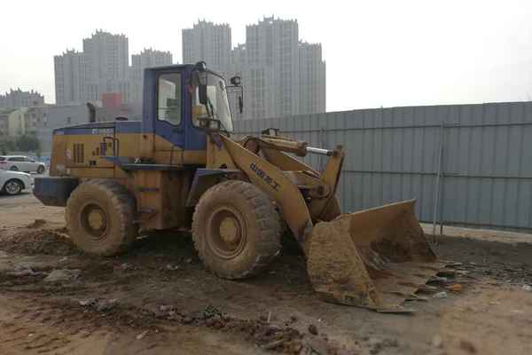江西出售转让二手5200小时2010年龙工LG833装载机