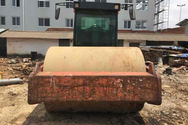 云南出售转让二手4650小时2009年洛阳路通LT320B轮胎压路机