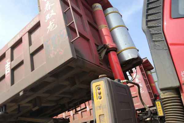 吉林出售转让二手2014年解放奥威J5PCA3252P2K2L1T1E自卸车