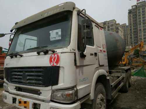湖北出售转让二手2011年中国重汽豪沃ZZ5253GJBN4241C1搅拌运输车