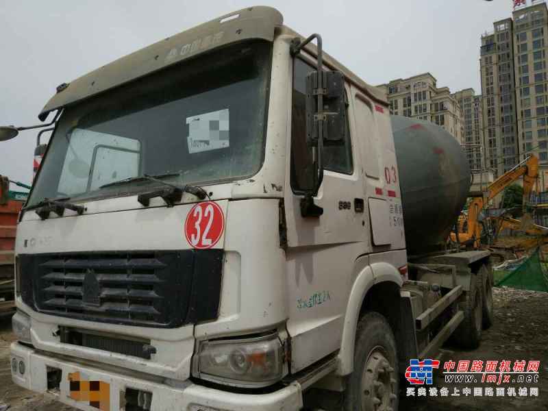 湖北出售转让二手2011年中国重汽豪沃ZZ5253GJBN4241C1搅拌运输车