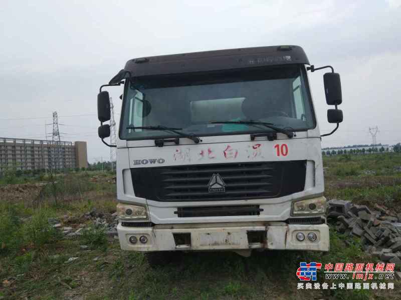 湖北出售转让二手2010年中国重汽豪沃ZZ5253GJBN4241C1搅拌运输车