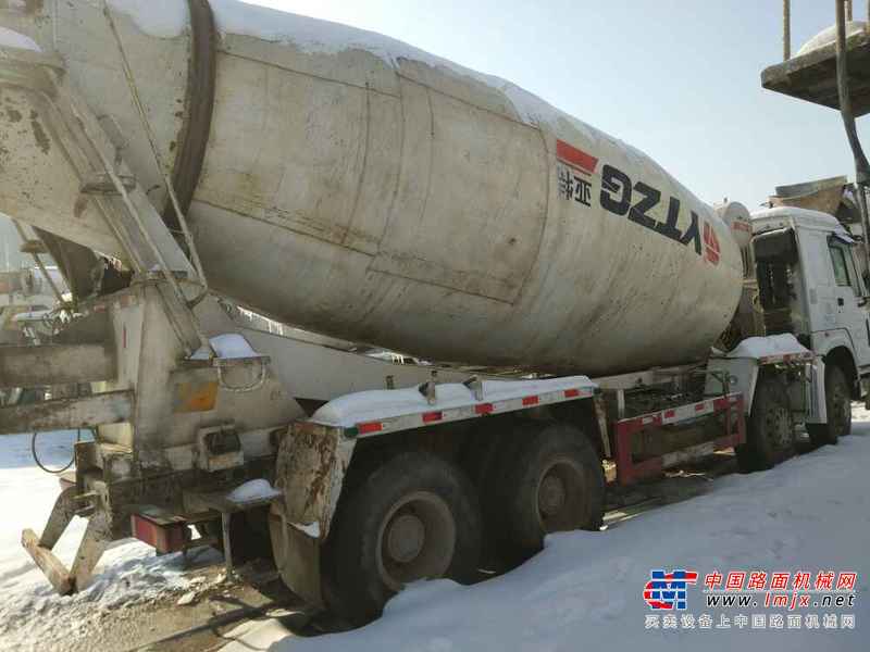 吉林出售转让二手2011年中国重汽豪沃ZZ5253GJBN3841C搅拌运输车