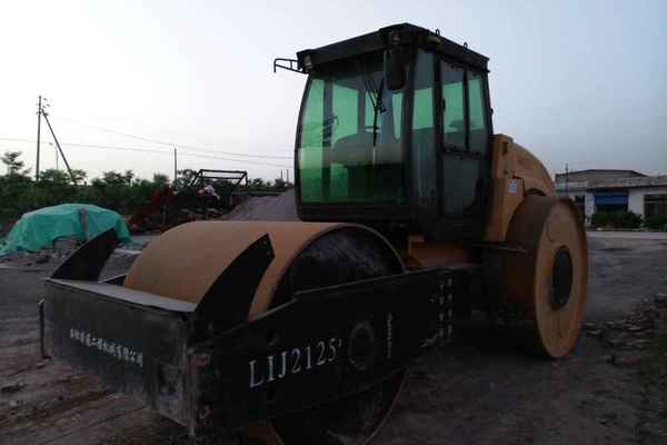 山西出售转让二手5000小时2008年洛阳路通LTJ2125三轮压路机