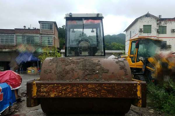 贵州出售转让二手6800小时2009年厦工三明YZ20B单钢轮压路机