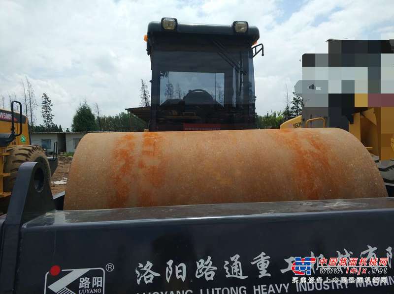 云南出售转让二手67小时2017年洛阳路通LT623B单钢轮压路机