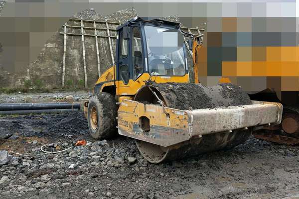 贵州出售转让二手4500小时2011年龙工LG520B单钢轮压路机