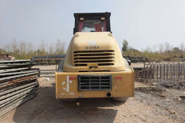 内蒙古出售转让二手4000小时2012年厦工XG6201单钢轮压路机