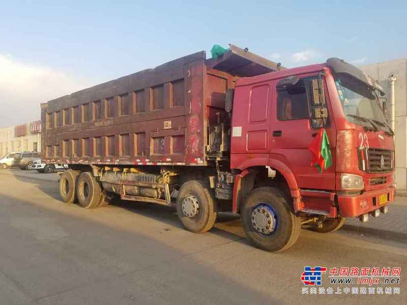 内蒙古出售转让二手2013年中国重汽ZZ3317N3567C1自卸车