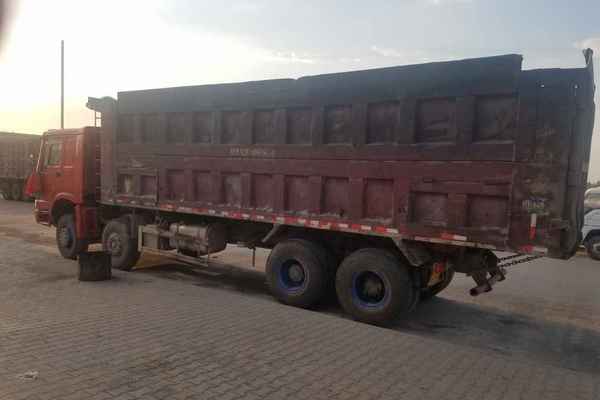 内蒙古出售转让二手2013年中国重汽ZZ3317N3567C1自卸车