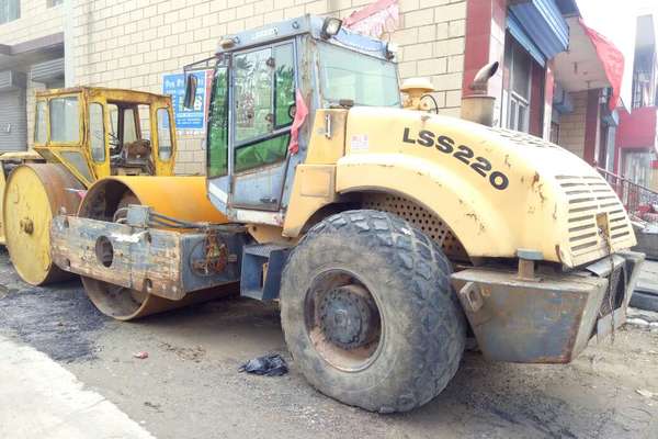 山西出售转让二手7800小时2009年洛建LSS220单钢轮压路机