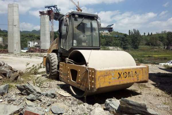 贵州出售转让二手6800小时2011年厦工XG6201单钢轮压路机