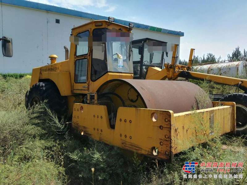 山西出售转让二手10000小时2006年洛阳路通LT220B单钢轮压路机