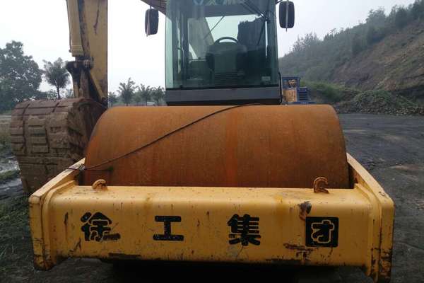 山西出售转让二手2000小时2015年徐工XS222J单钢轮压路机