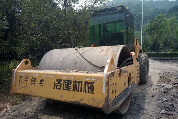 山西出售转让二手4000小时2012年洛建LSS2301单钢轮压路机