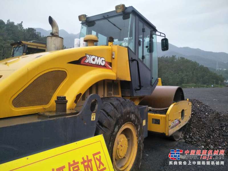云南出售转让二手3000小时2011年徐工XS222J单钢轮压路机