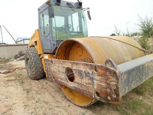 陕西出售转让二手5600小时2005年洛建LSS220单钢轮压路机