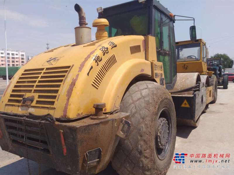 内蒙古出售转让二手13000小时2007年洛阳路通LTK220B单钢轮压路机