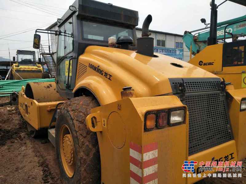 云南出售转让二手2000小时2015年龙工LG522A6单钢轮压路机