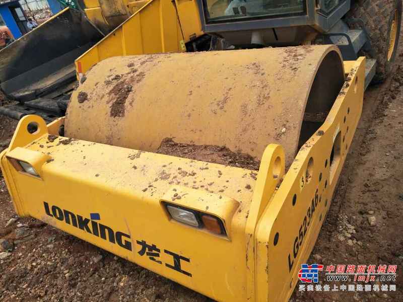 云南出售转让二手2000小时2015年龙工LG522A6单钢轮压路机