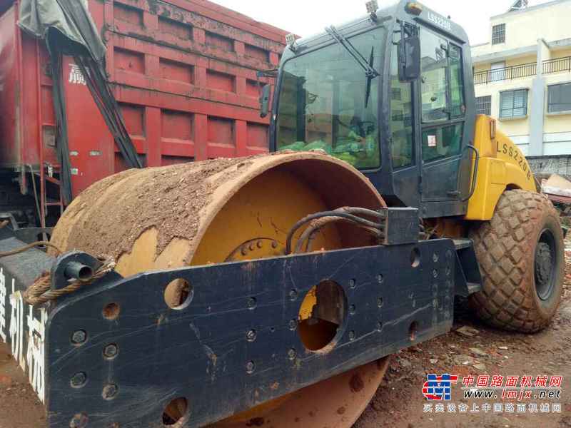 云南出售转让二手6852小时2009年洛建LSS220单钢轮压路机