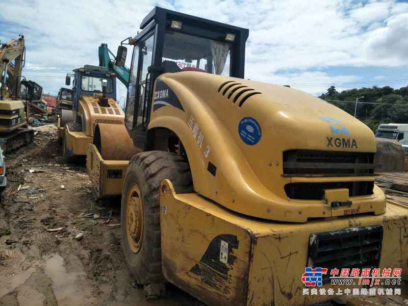 云南出售转让二手2000小时2011年厦工XG6224M单钢轮压路机