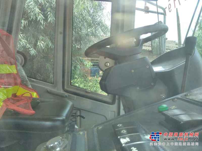 云南出售转让二手800小时2015年洛建LSS2301单钢轮压路机