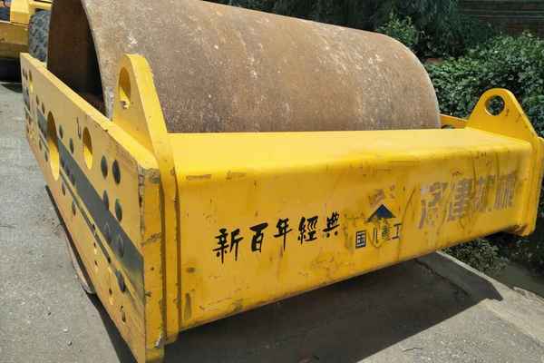 云南出售转让二手800小时2015年洛建LSS2301单钢轮压路机
