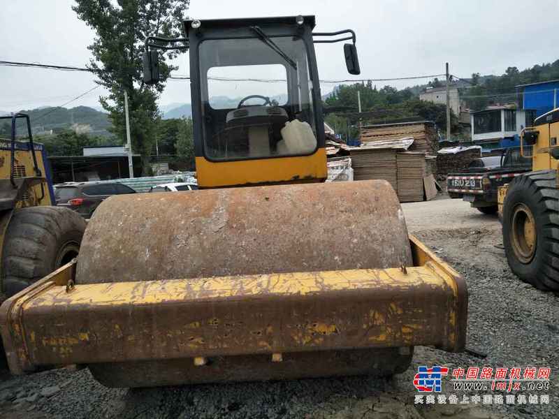 重庆出售转让二手4000小时2013年龙工LG520B单钢轮压路机