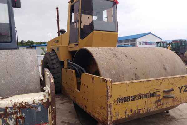 内蒙古出售转让二手8000小时2005年洛建LSS220单钢轮压路机