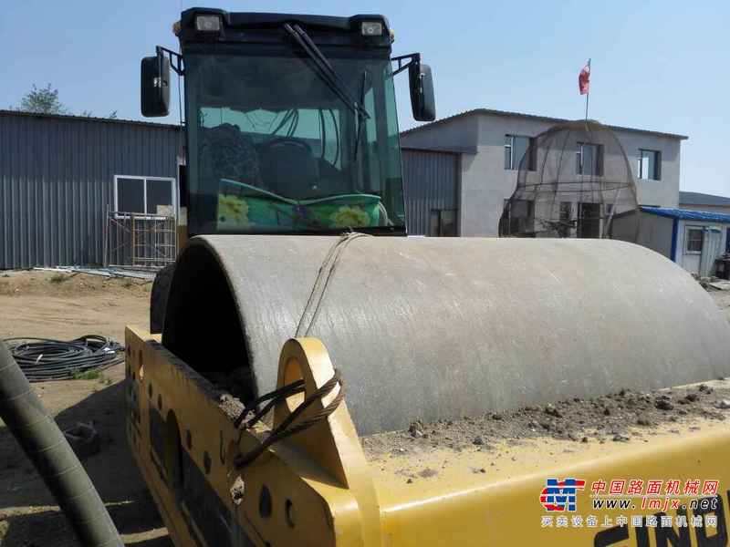 辽宁出售转让二手2000小时2013年洛建LSS2301单钢轮压路机