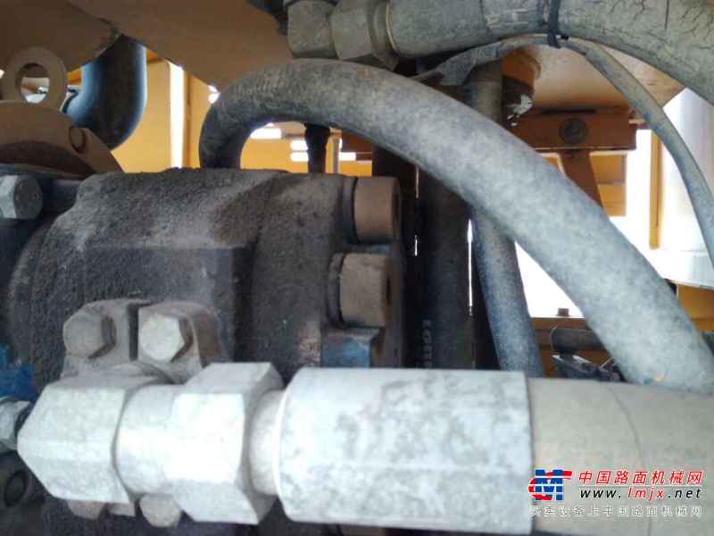 内蒙古出售转让二手8000小时2010年龙工LG520B单钢轮压路机