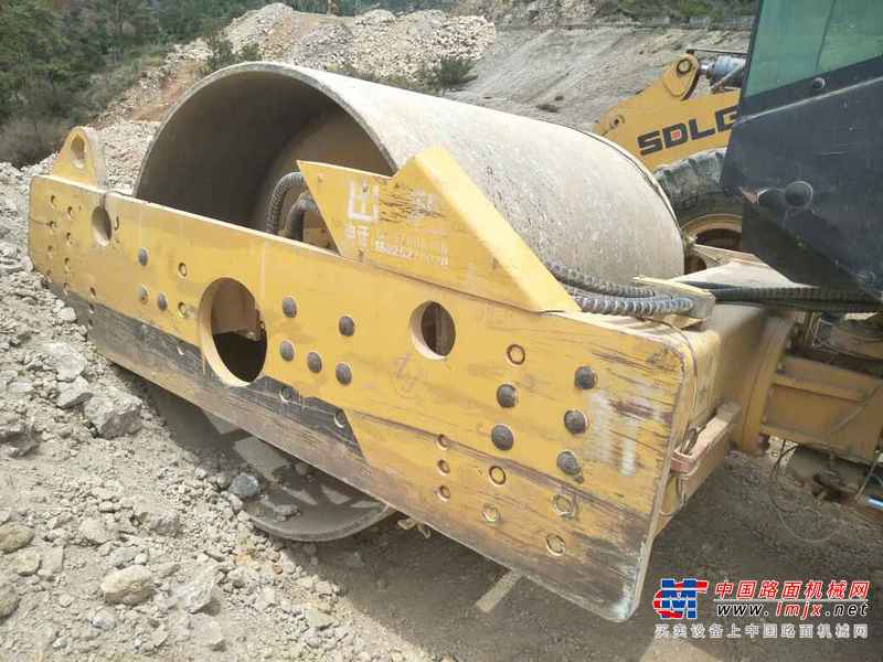 云南出售转让二手3000小时2010年洛建LSS2101单钢轮压路机