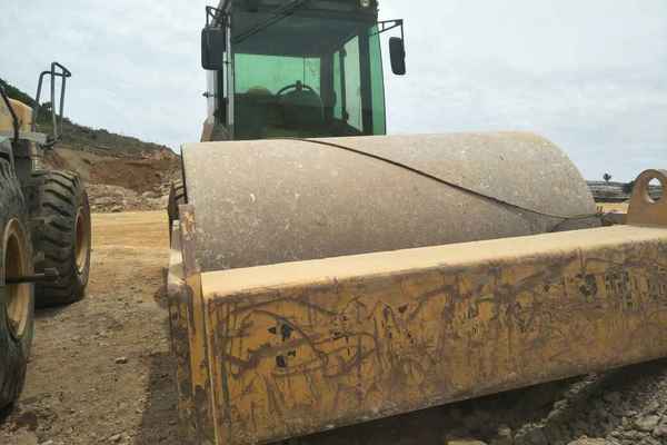 云南出售转让二手3000小时2010年洛建LSS2101单钢轮压路机