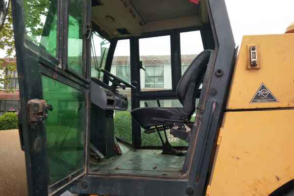 辽宁出售转让二手6000小时2006年洛阳宝路BLS220单钢轮压路机