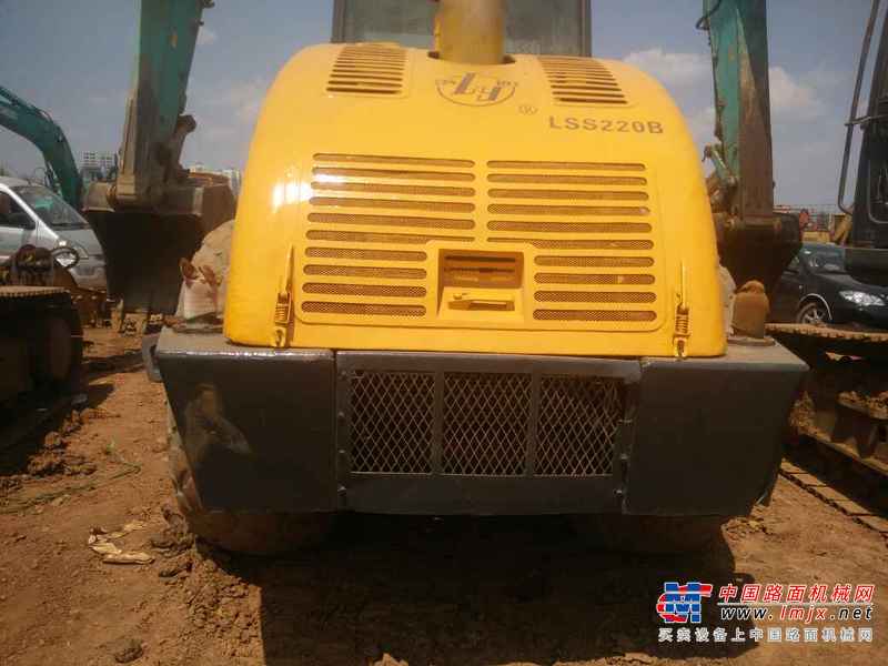 云南出售转让二手18362小时2005年洛建LSS220单钢轮压路机