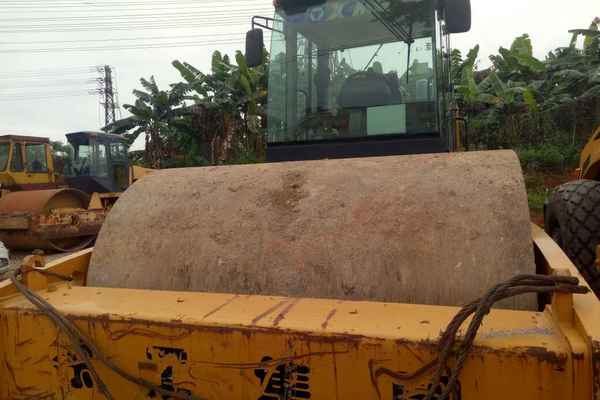 广西出售转让二手2000小时2015年徐工XS222J单钢轮压路机