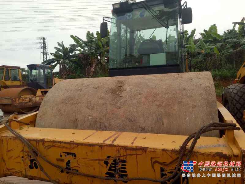 广西出售转让二手2000小时2015年徐工XS222J单钢轮压路机