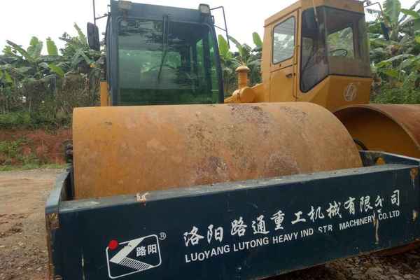 广西出售转让二手16000小时2005年洛阳路通LTK220B单钢轮压路机