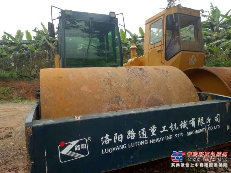 广西出售转让二手16000小时2005年洛阳路通LTK220B单钢轮压路机