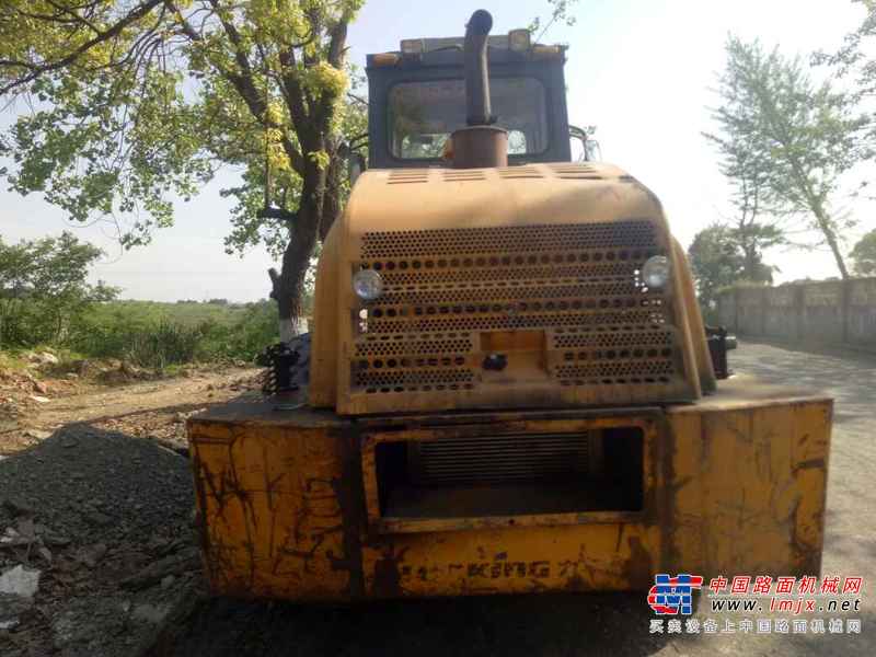 江西出售转让二手8500小时2009年龙工LG520B轮胎压路机