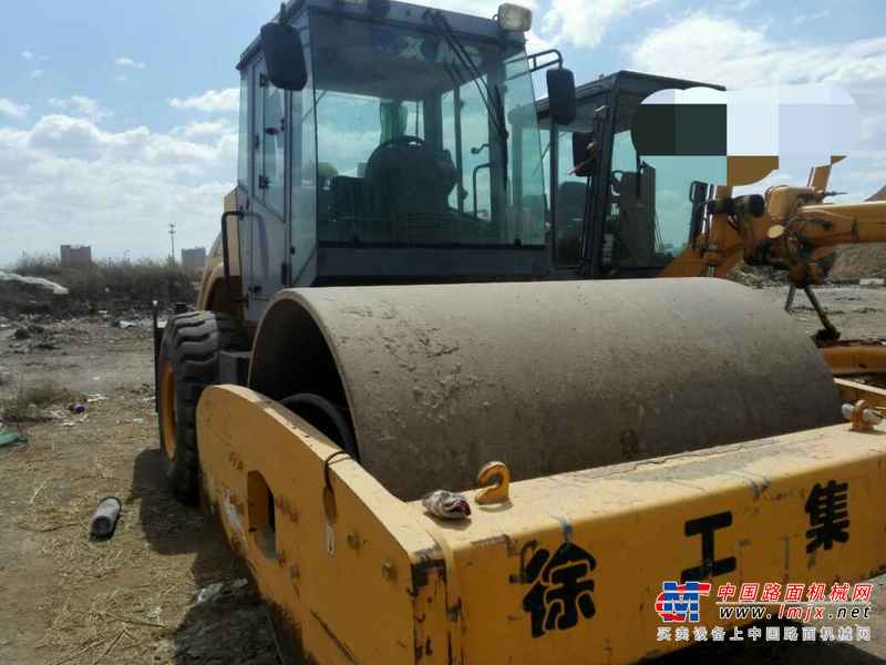 内蒙古出售转让二手2000小时2011年徐工XS222J单钢轮压路机