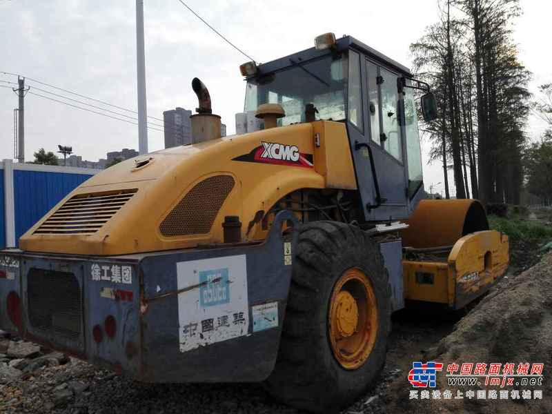 湖北出售转让二手2800小时2013年徐工XS222J单钢轮压路机