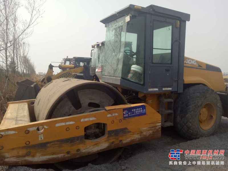 黑龙江出售转让二手15000小时2009年徐工XS222J单钢轮压路机