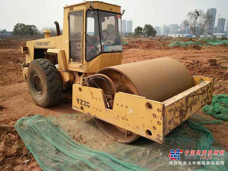 湖北出售转让二手5000小时2005年洛建YZ20C单钢轮压路机