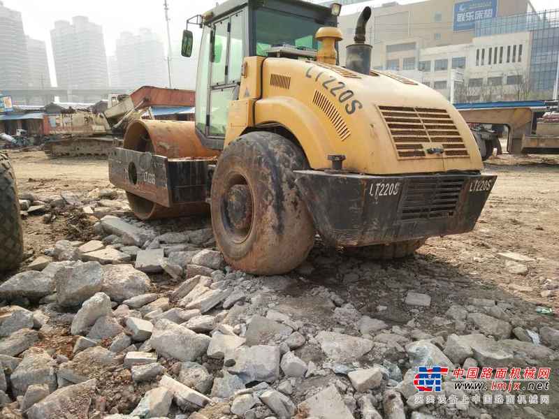 湖北出售转让二手5000小时2007年洛阳路通LT220S单钢轮压路机