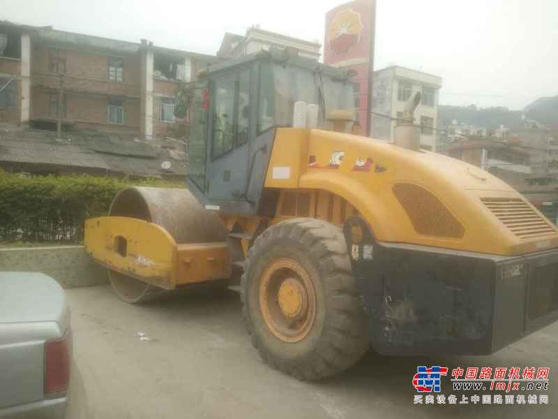云南出售转让二手3000小时2010年徐工XS222J单钢轮压路机