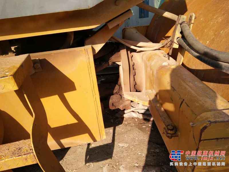 湖北出售转让二手5000小时2005年洛阳路通LT218B单钢轮压路机