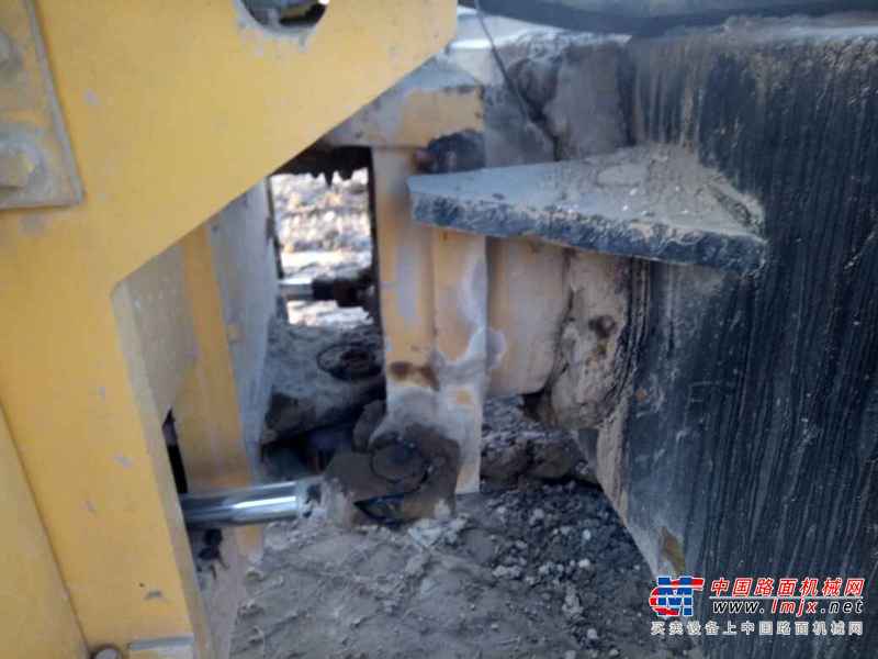 河南出售转让二手5900小时2006年洛阳路通LT220B单钢轮压路机