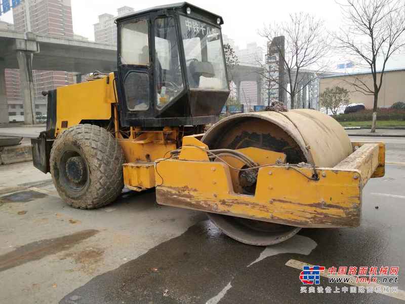 湖北出售转让二手6000小时2007年洛阳路通LT620B单钢轮压路机